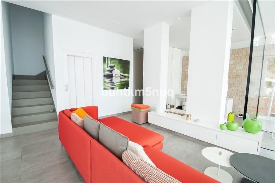 3 bedroom Villa for sale in Calpe / Calp - € 2,980,000 (Ref: 9363654)