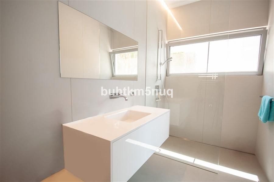 3 bedroom Villa for sale in Calpe / Calp - € 2,980,000 (Ref: 9363654)