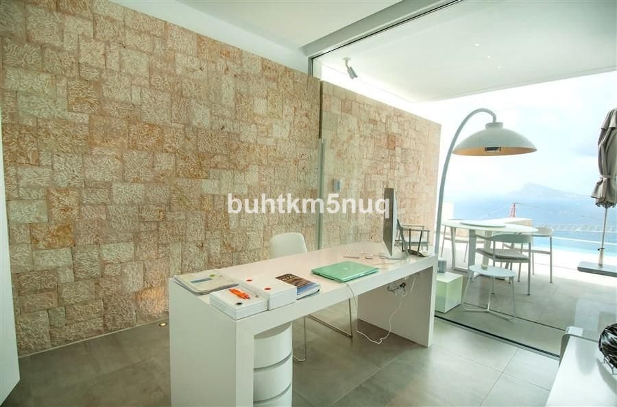 3 bedroom Villa for sale in Calpe / Calp - € 2,980,000 (Ref: 9363654)