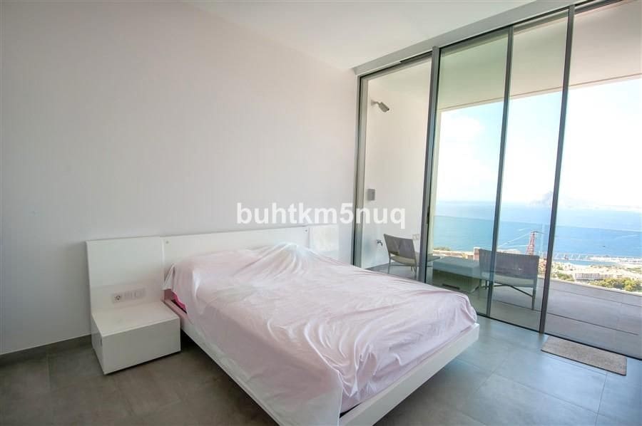 3 bedroom Villa for sale in Calpe / Calp - € 2,980,000 (Ref: 9363654)