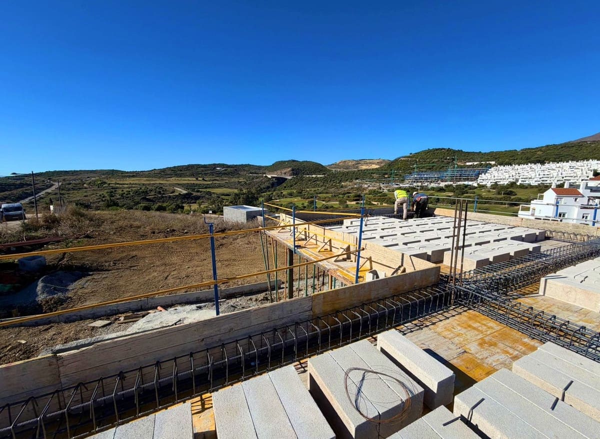 3 bedroom Villa for sale in Estepona - € 1,800,000 (Ref: 9363662)