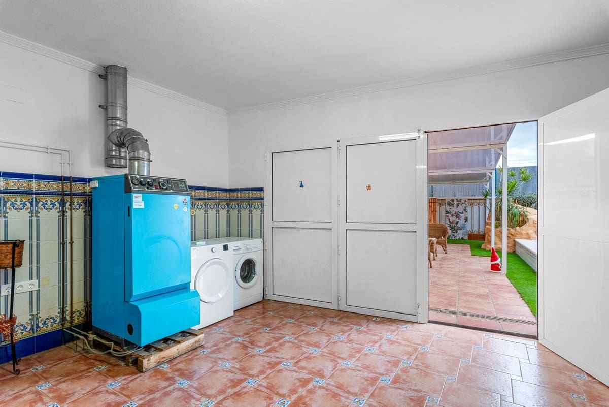 4 soverom Villa til salgs i Torrevieja - € 689 000 (Ref: 9363677)