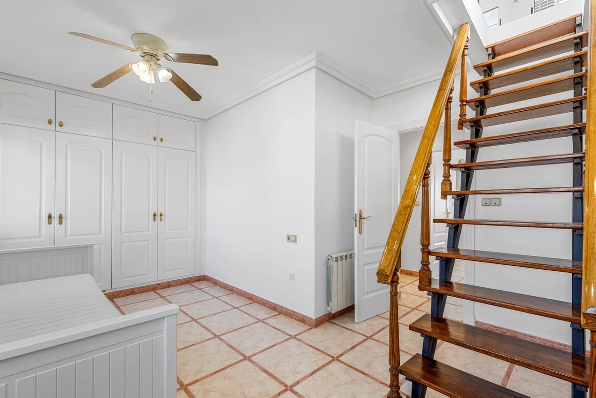 4 soverom Villa til salgs i Torrevieja - € 689 000 (Ref: 9363677)