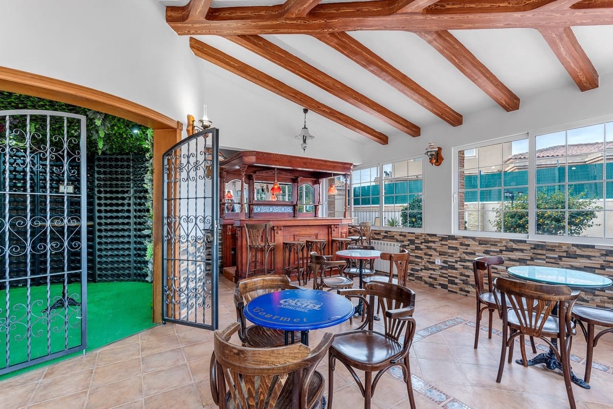 4 soverom Villa til salgs i Torrevieja - € 689 000 (Ref: 9363677)