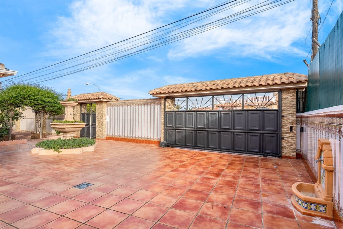 4 soverom Villa til salgs i Torrevieja - € 689 000 (Ref: 9363677)
