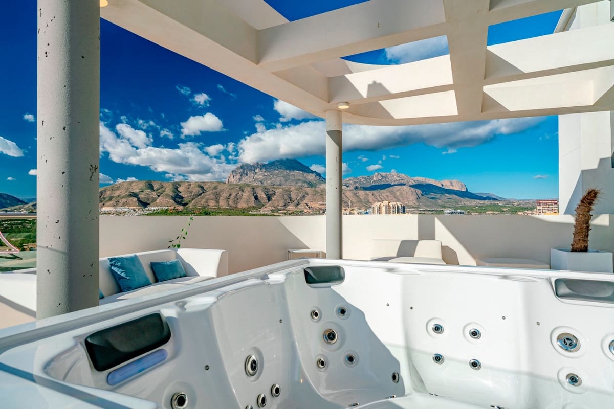 3 sypialnia Apartament na sprzedaż w Benidorm - 1 550 000 € (Ref: 9363678)