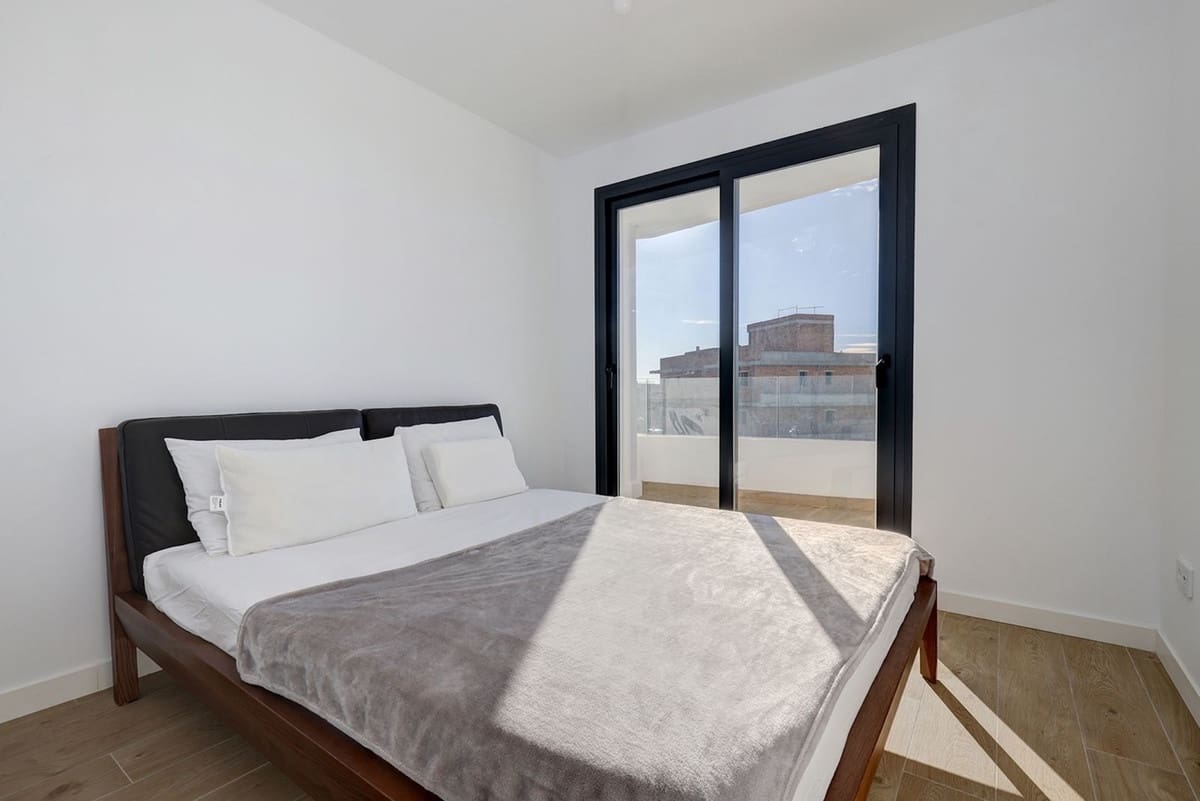 Apartamento de 2 habitaciones en Estepona en venta - 450.000 € (Ref: 9363681)