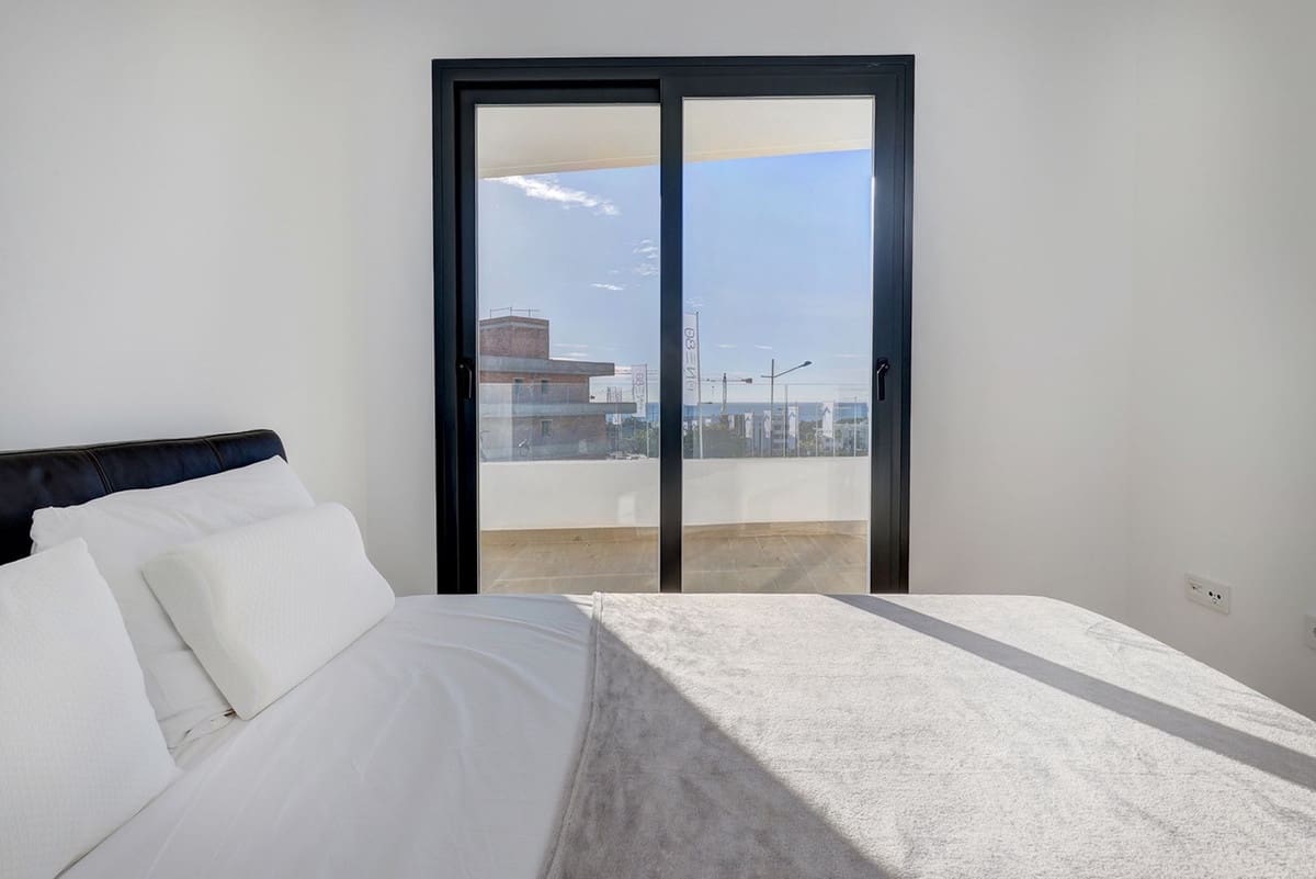 Apartamento de 2 habitaciones en Estepona en venta - 450.000 € (Ref: 9363681)