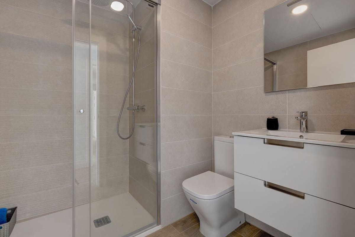 Apartamento de 2 habitaciones en Estepona en venta - 450.000 € (Ref: 9363681)