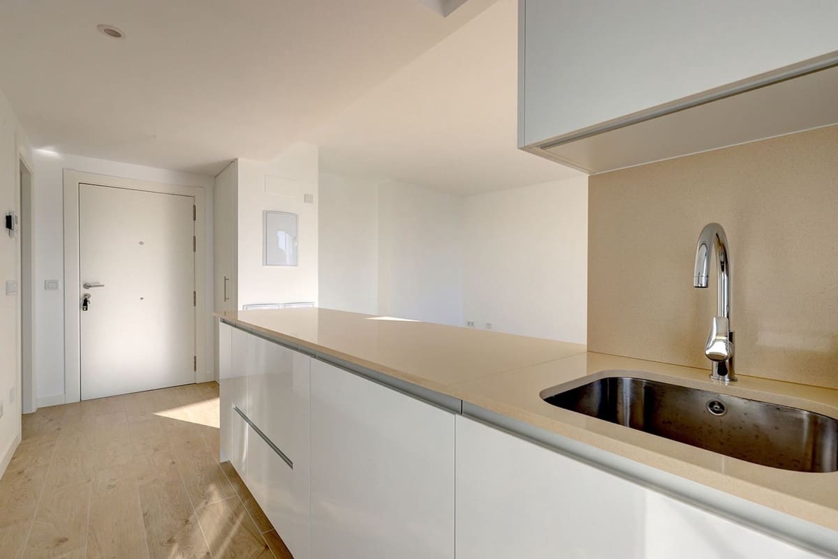 Apartamento de 2 habitaciones en Estepona en venta - 450.000 € (Ref: 9363681)