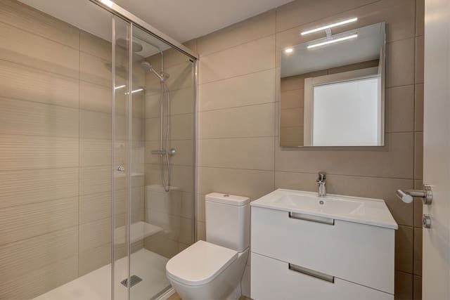 Apartamento de 2 habitaciones en Parque Central, Estepona en venta - 450.000 € (Ref: 9363681)