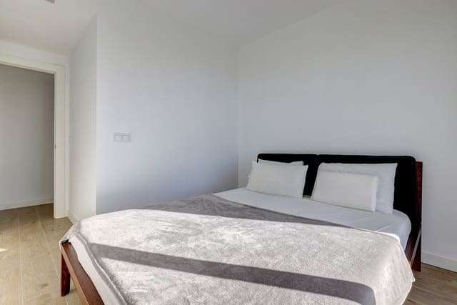 Apartamento de 2 habitaciones en Parque Central, Estepona en venta - 450.000 € (Ref: 9363681)