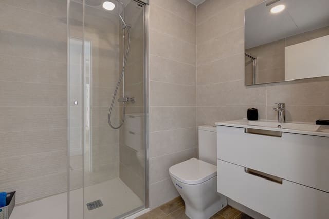 Apartamento de 2 habitaciones en Parque Central, Estepona en venta - 450.000 € (Ref: 9363681)