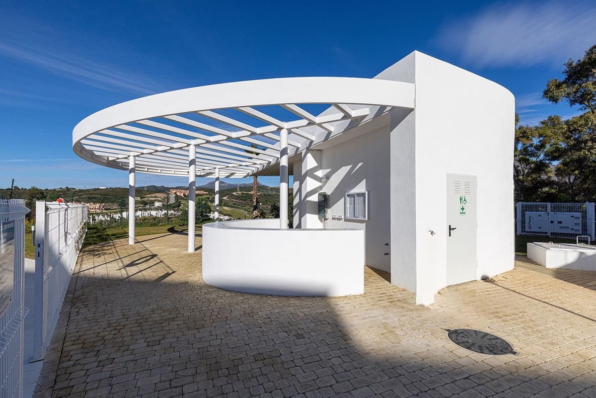 Apartamento de 2 habitaciones en Estepona en venta - 450.000 € (Ref: 9363681)