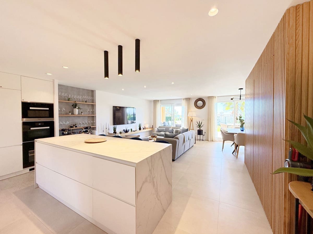 3 bedroom Townhouse for sale in Estepona - € 599,000 (Ref: 9363682)