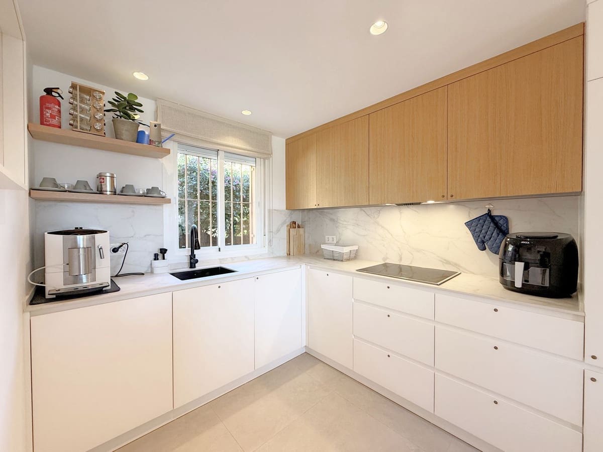 3 bedroom Townhouse for sale in Estepona - € 599,000 (Ref: 9363682)