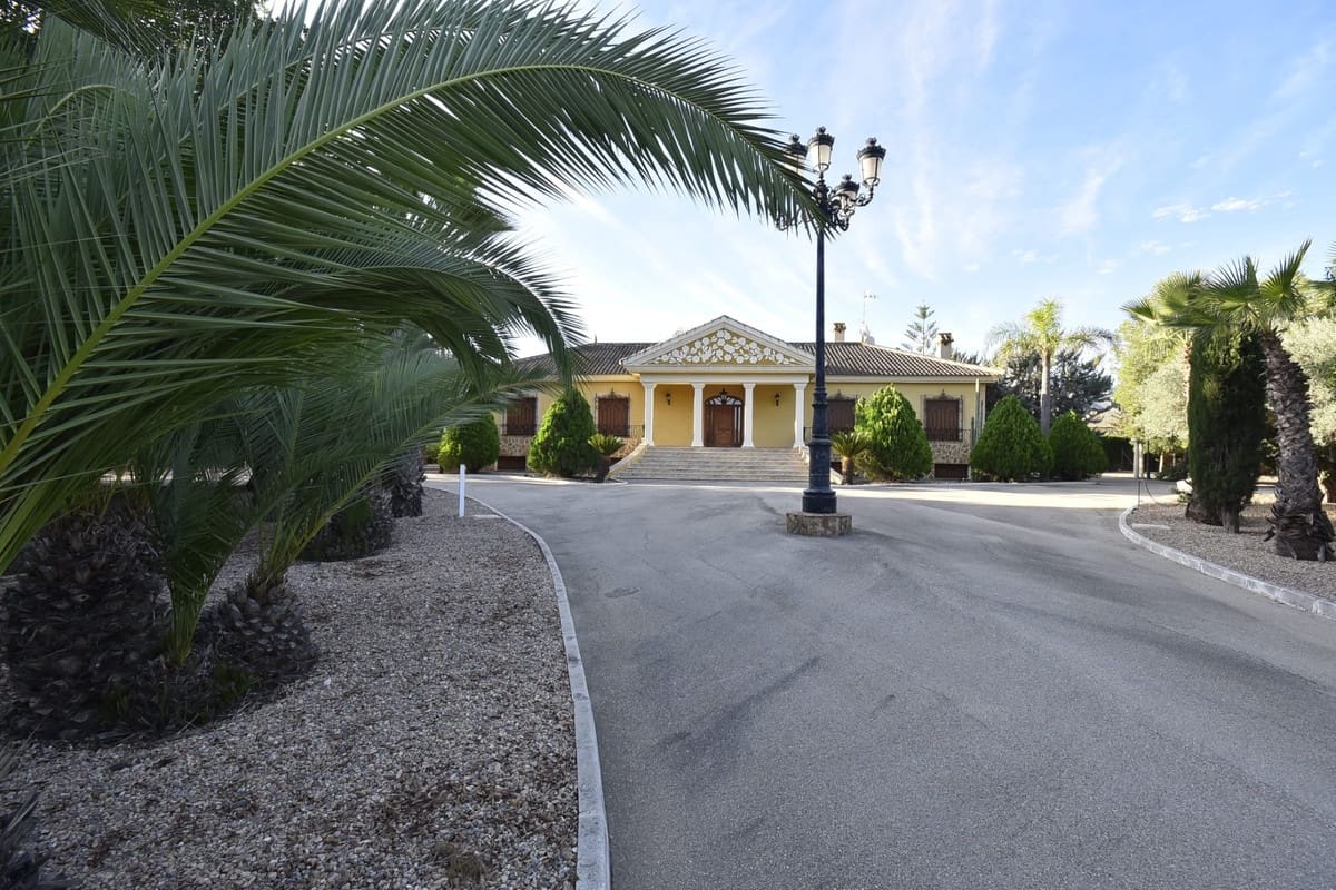 6 bedroom Finca/Country House for sale in La Matanza - € 800,000 (Ref: 9363685)