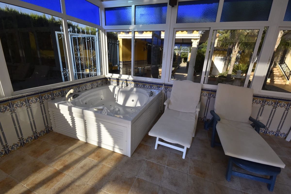 6 bedroom Finca/Country House for sale in La Matanza - € 800,000 (Ref: 9363685)