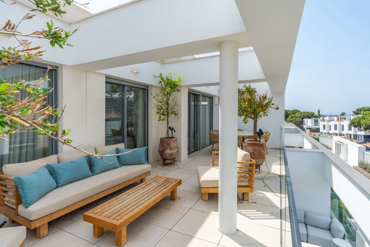 3 bedroom Penthouse for sale in Elviria - € 1,249,500 (Ref: 9363686)