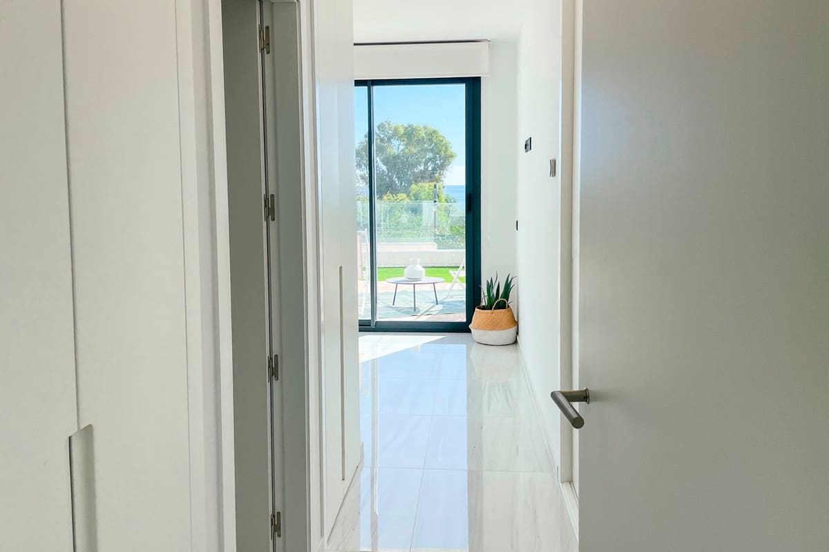 3 bedroom Apartment for sale in La Villajoyosa / Vila Joiosa - € 1,390,000 (Ref: 9363692)