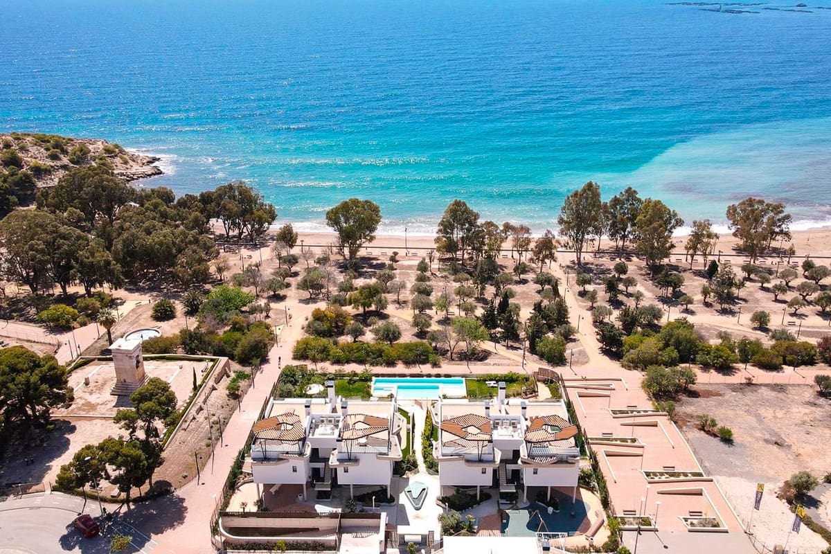 3 bedroom Apartment for sale in La Villajoyosa / Vila Joiosa - € 1,390,000 (Ref: 9363692)