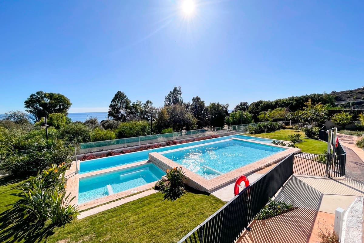 3 bedroom Apartment for sale in La Villajoyosa / Vila Joiosa - € 1,390,000 (Ref: 9363692)