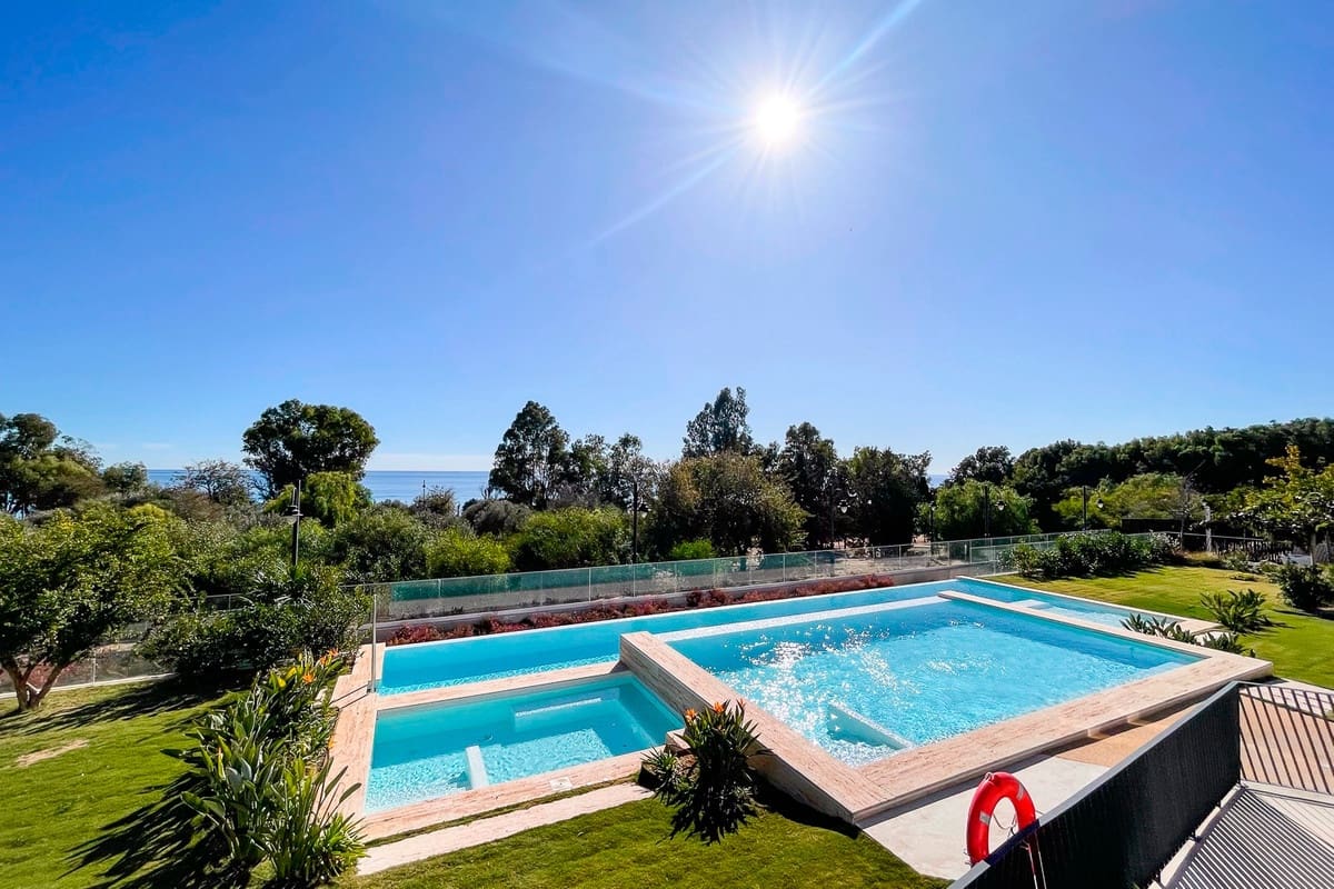 3 bedroom Apartment for sale in La Villajoyosa / Vila Joiosa - € 1,390,000 (Ref: 9363692)