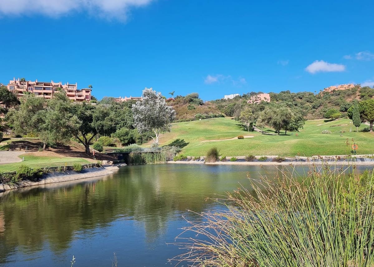 Apartamento de 2 habitaciones en La Mairena en venta - 439.000 € (Ref: 9363694)