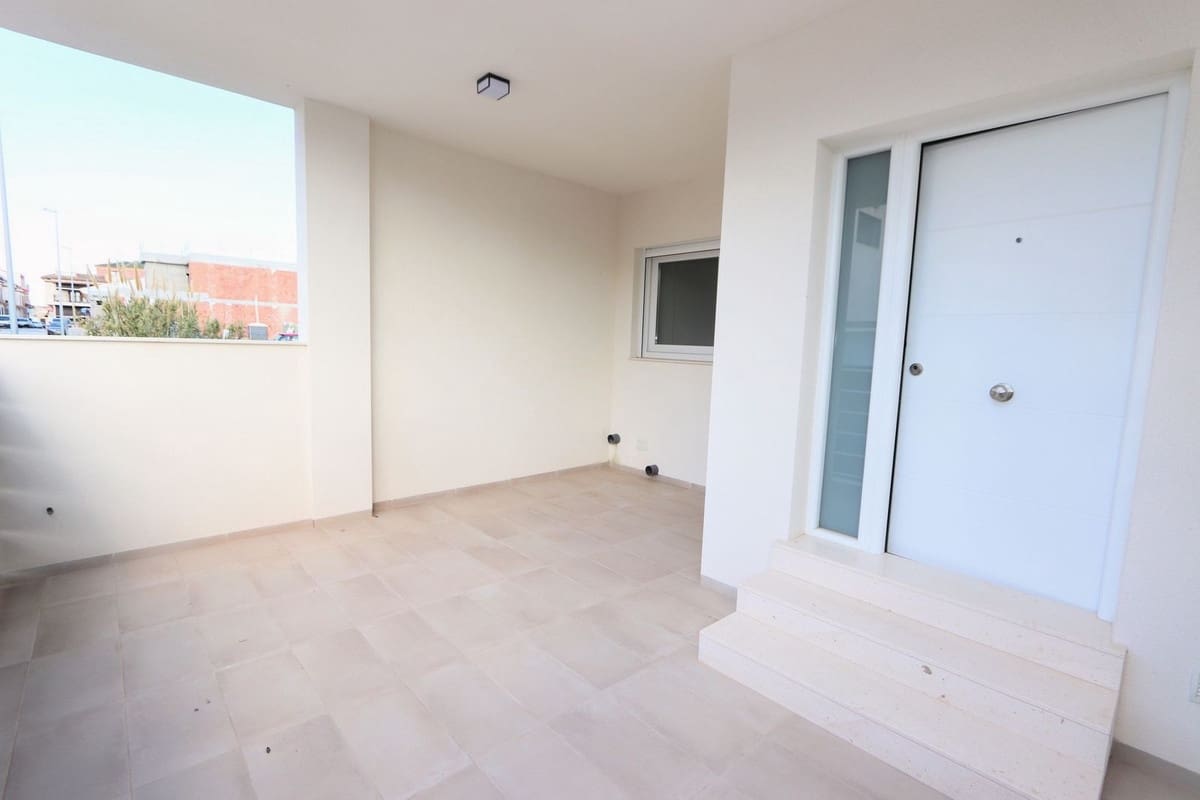 Chalet de 3 habitaciones en Pilar de la Horadada en venta - 265.000 € (Ref: 9363718)