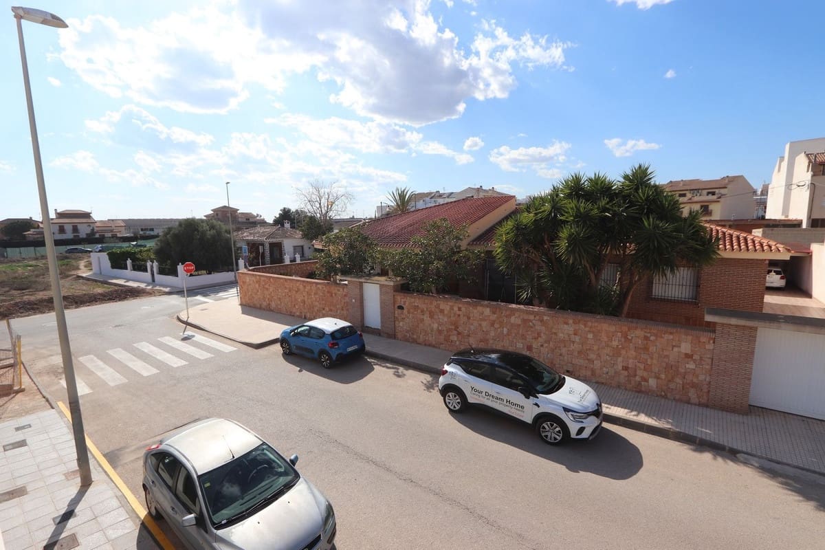 Chalet de 3 habitaciones en Pilar de la Horadada en venta - 265.000 € (Ref: 9363718)