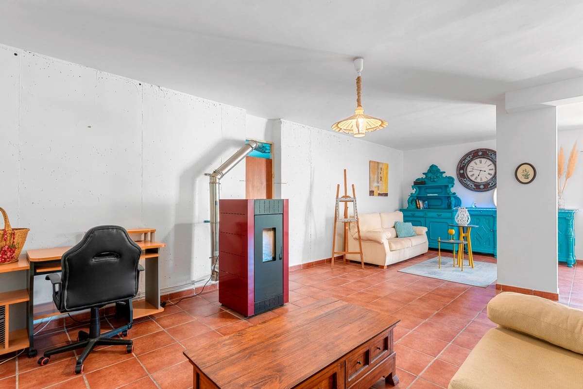 5 bedroom Villa for sale in Alfaz del Pi / L'Alfas del Pi - € 499,000 (Ref: 9363720)