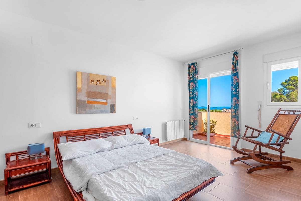 5 bedroom Villa for sale in Alfaz del Pi / L'Alfas del Pi - € 499,000 (Ref: 9363720)