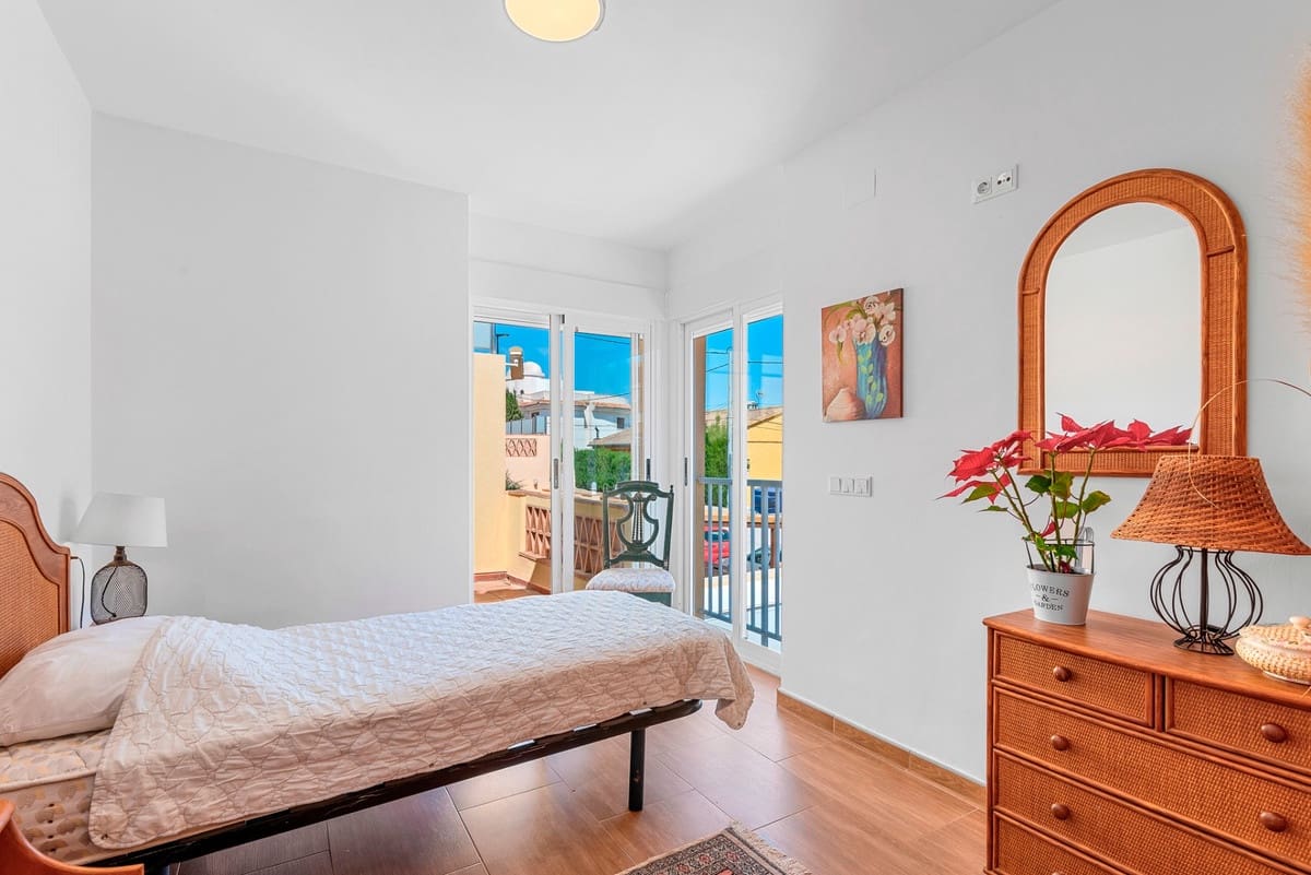 5 bedroom Villa for sale in Alfaz del Pi / L'Alfas del Pi - € 499,000 (Ref: 9363720)