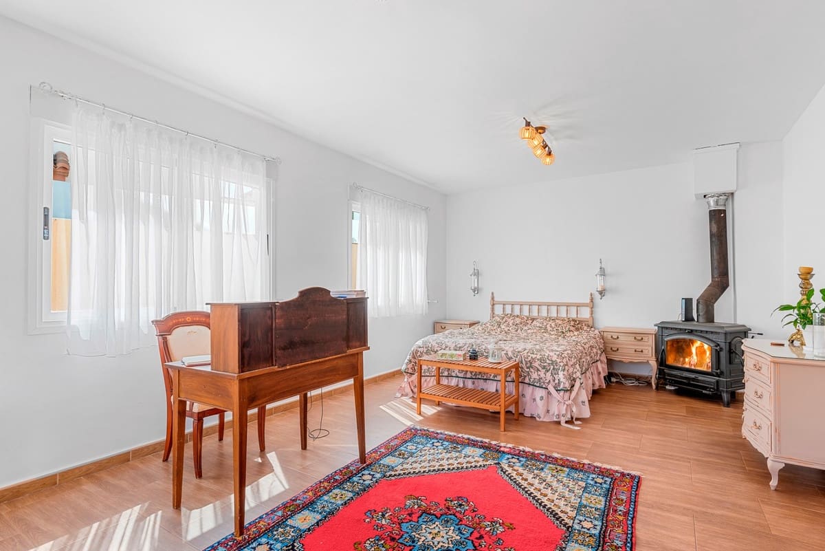 5 bedroom Villa for sale in Alfaz del Pi / L'Alfas del Pi - € 499,000 (Ref: 9363720)