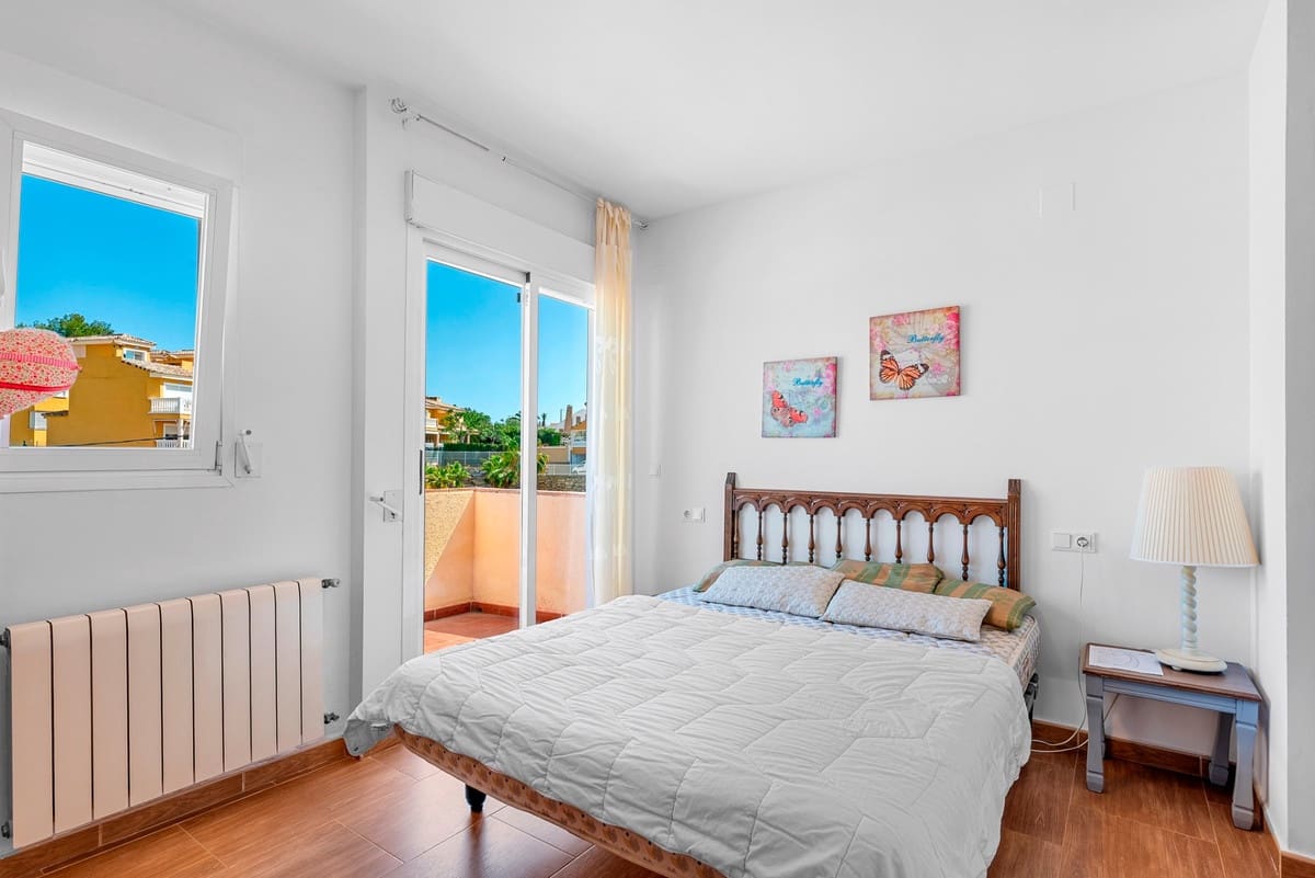 5 bedroom Villa for sale in Alfaz del Pi / L'Alfas del Pi - € 499,000 (Ref: 9363720)