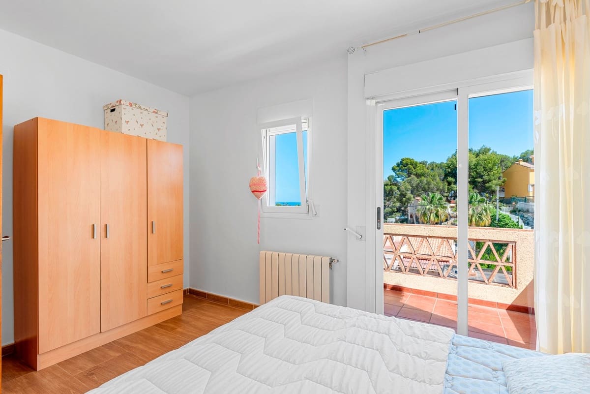 5 bedroom Villa for sale in Alfaz del Pi / L'Alfas del Pi - € 499,000 (Ref: 9363720)