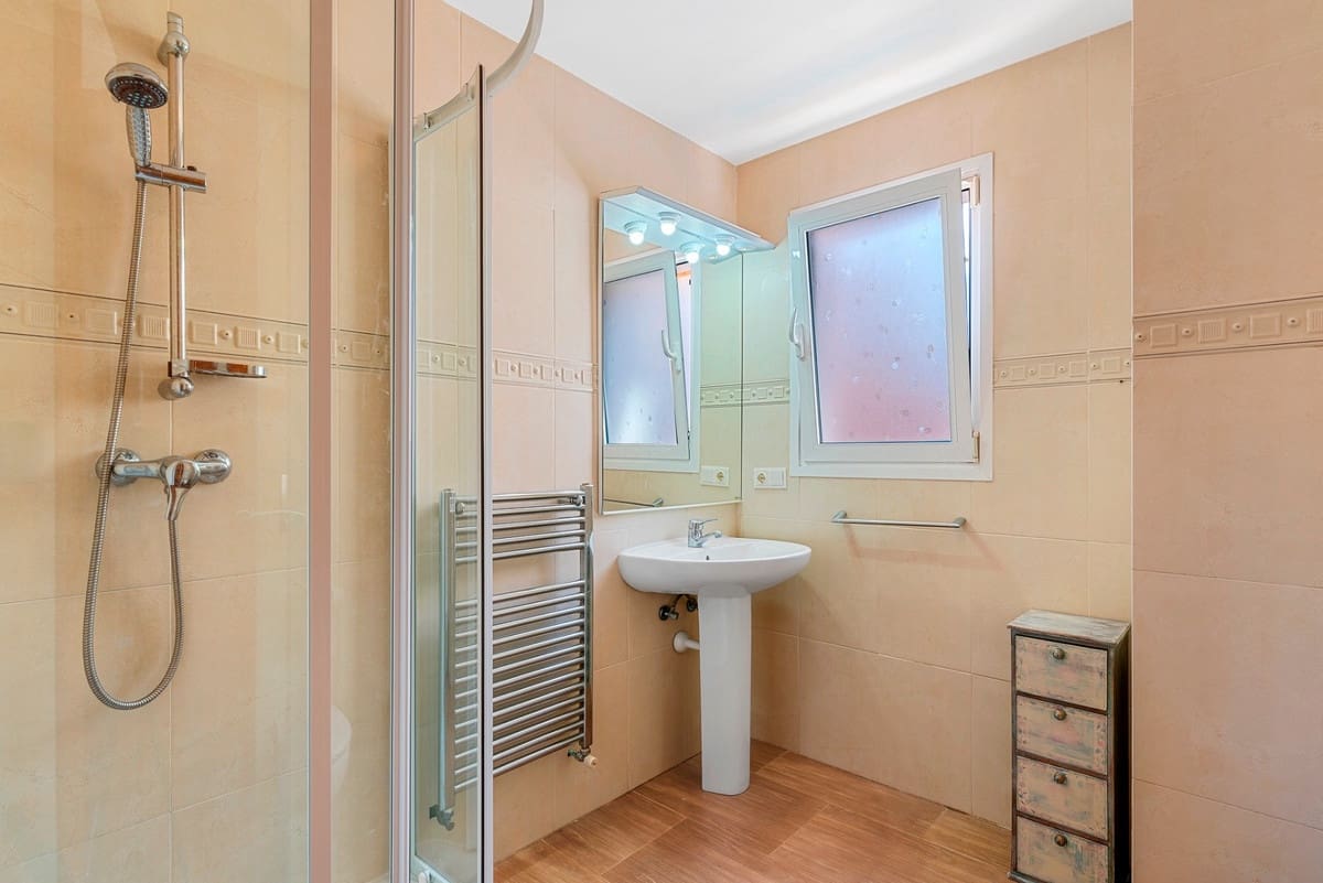 5 bedroom Villa for sale in Alfaz del Pi / L'Alfas del Pi - € 499,000 (Ref: 9363720)