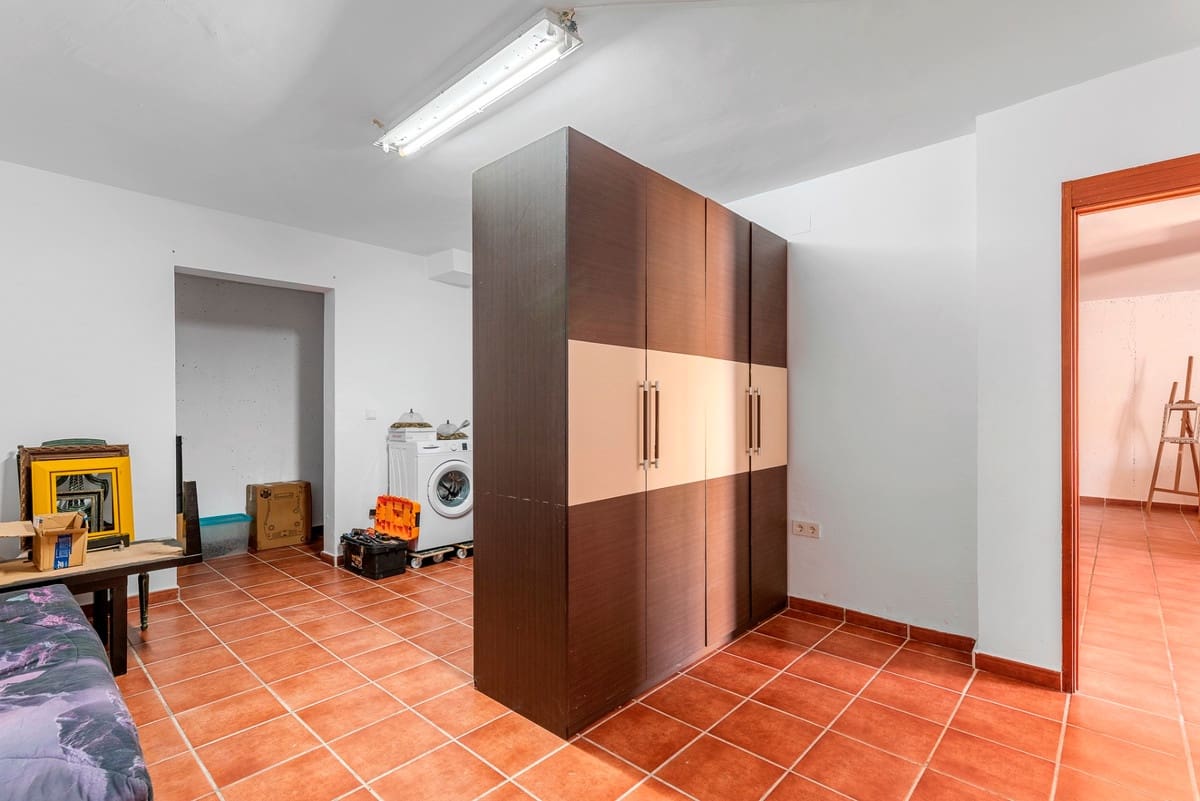 5 bedroom Villa for sale in Alfaz del Pi / L'Alfas del Pi - € 499,000 (Ref: 9363720)