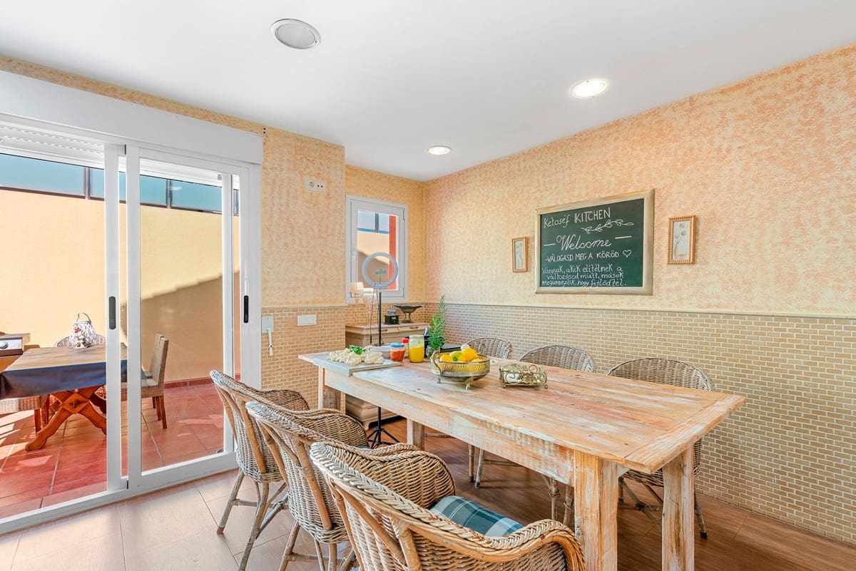 5 bedroom Villa for sale in Alfaz del Pi / L'Alfas del Pi - € 499,000 (Ref: 9363720)