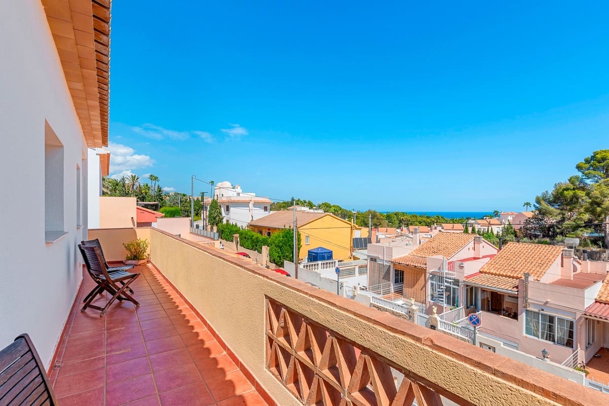 5 bedroom Villa for sale in Alfaz del Pi / L'Alfas del Pi - € 499,000 (Ref: 9363720)