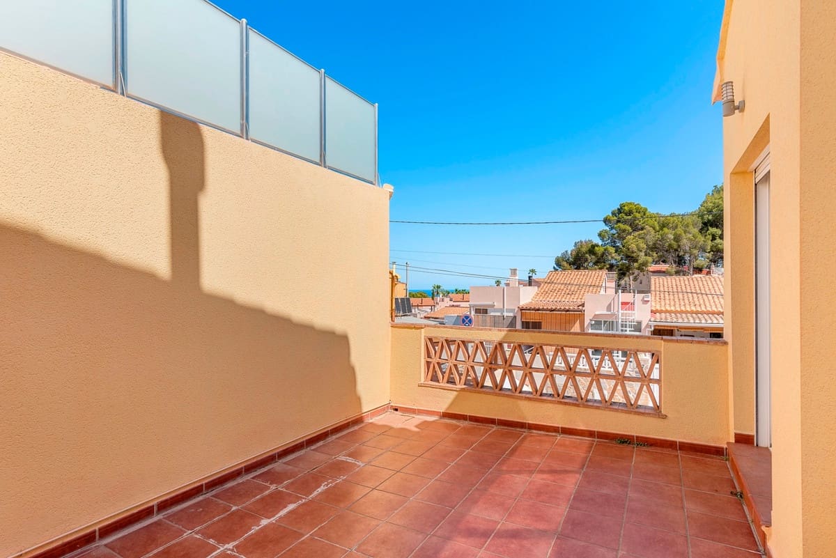 5 bedroom Villa for sale in Alfaz del Pi / L'Alfas del Pi - € 499,000 (Ref: 9363720)