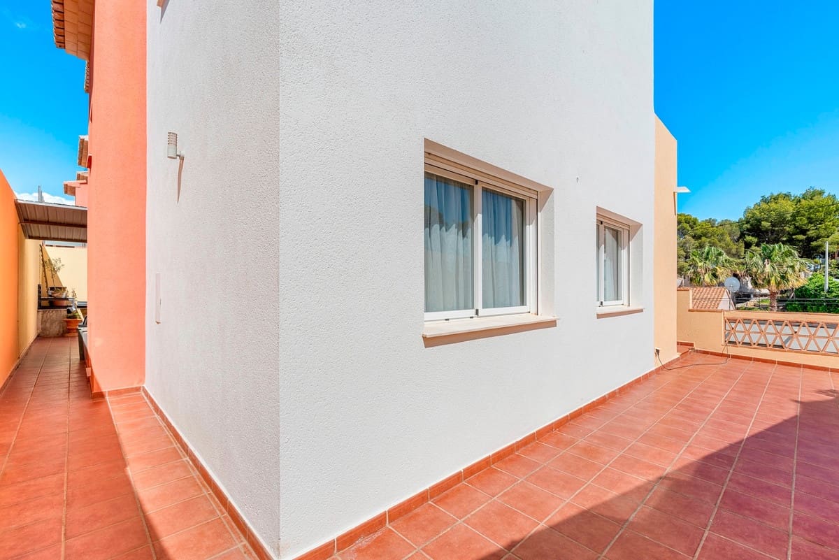 5 bedroom Villa for sale in Alfaz del Pi / L'Alfas del Pi - € 499,000 (Ref: 9363720)