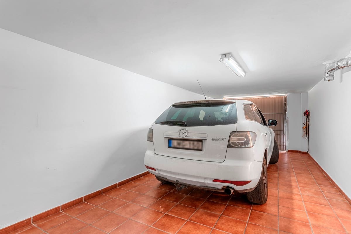 5 bedroom Villa for sale in Alfaz del Pi / L'Alfas del Pi - € 499,000 (Ref: 9363720)