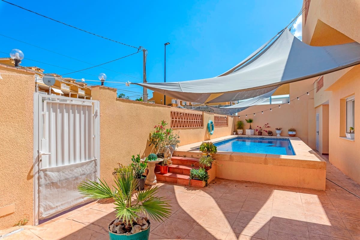 5 bedroom Villa for sale in Alfaz del Pi / L'Alfas del Pi - € 499,000 (Ref: 9363720)