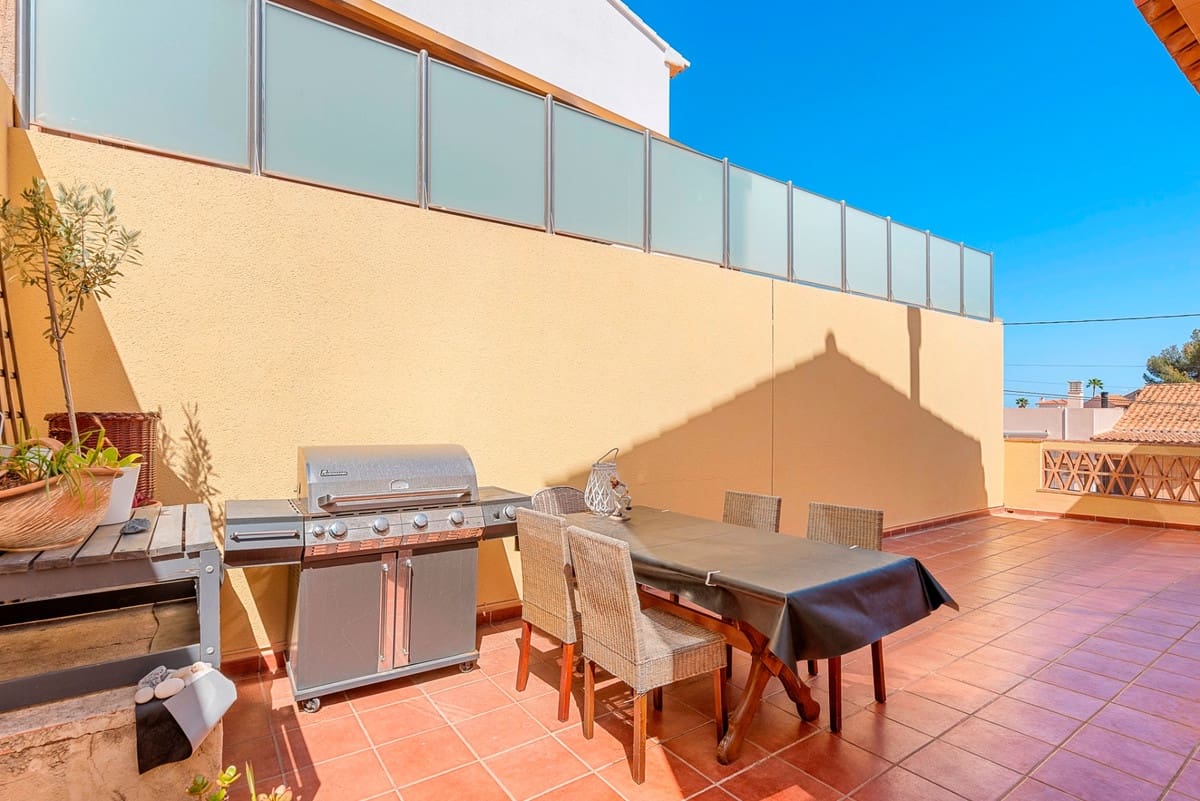 5 bedroom Villa for sale in Alfaz del Pi / L'Alfas del Pi - € 499,000 (Ref: 9363720)