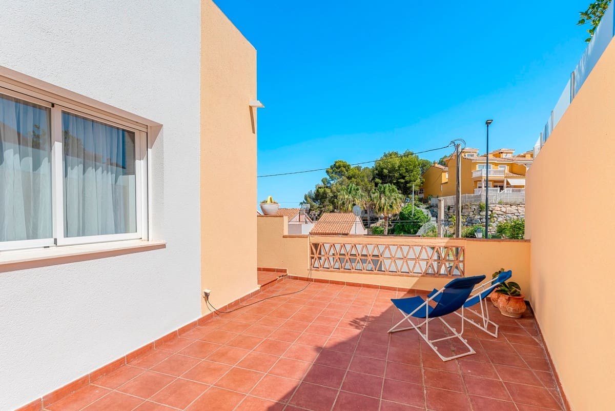 5 bedroom Villa for sale in Alfaz del Pi / L'Alfas del Pi - € 499,000 (Ref: 9363720)