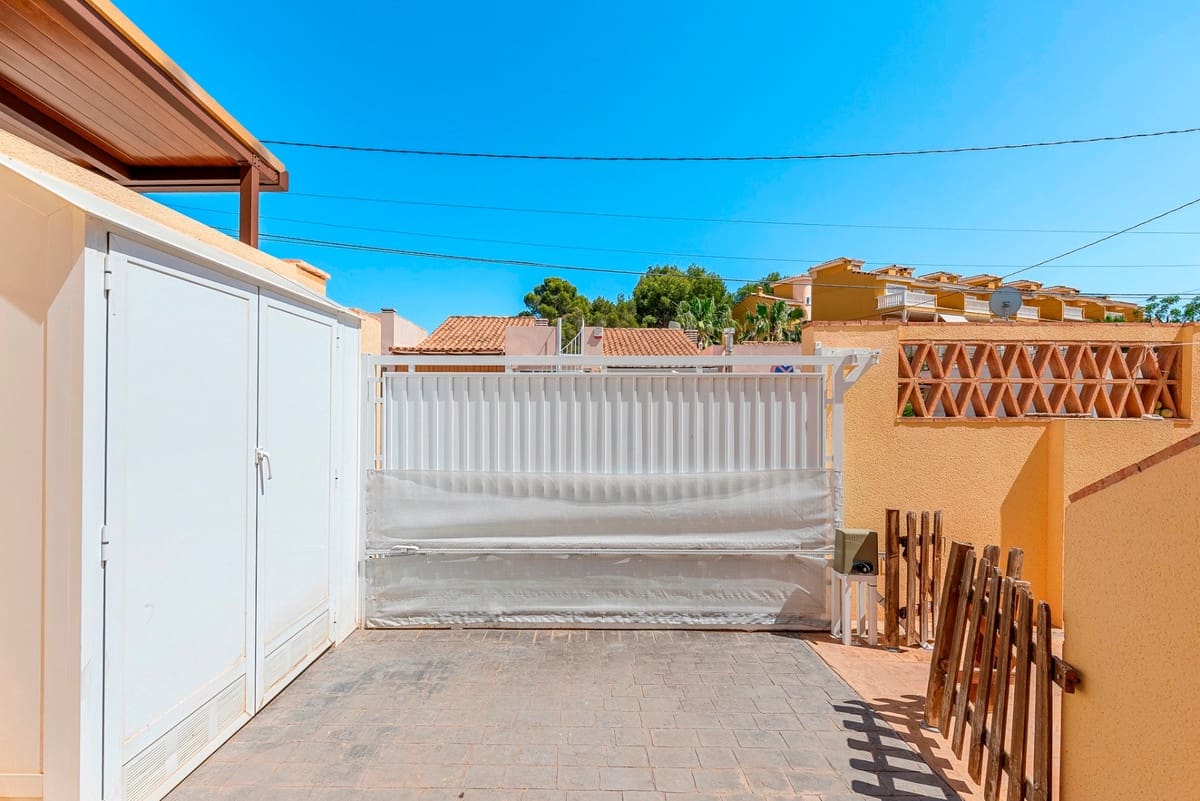 5 bedroom Villa for sale in Alfaz del Pi / L'Alfas del Pi - € 499,000 (Ref: 9363720)