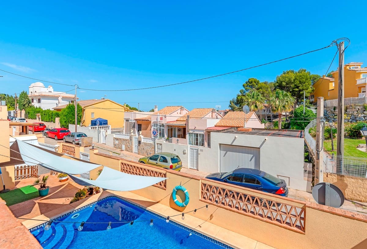 5 bedroom Villa for sale in Alfaz del Pi / L'Alfas del Pi - € 499,000 (Ref: 9363720)