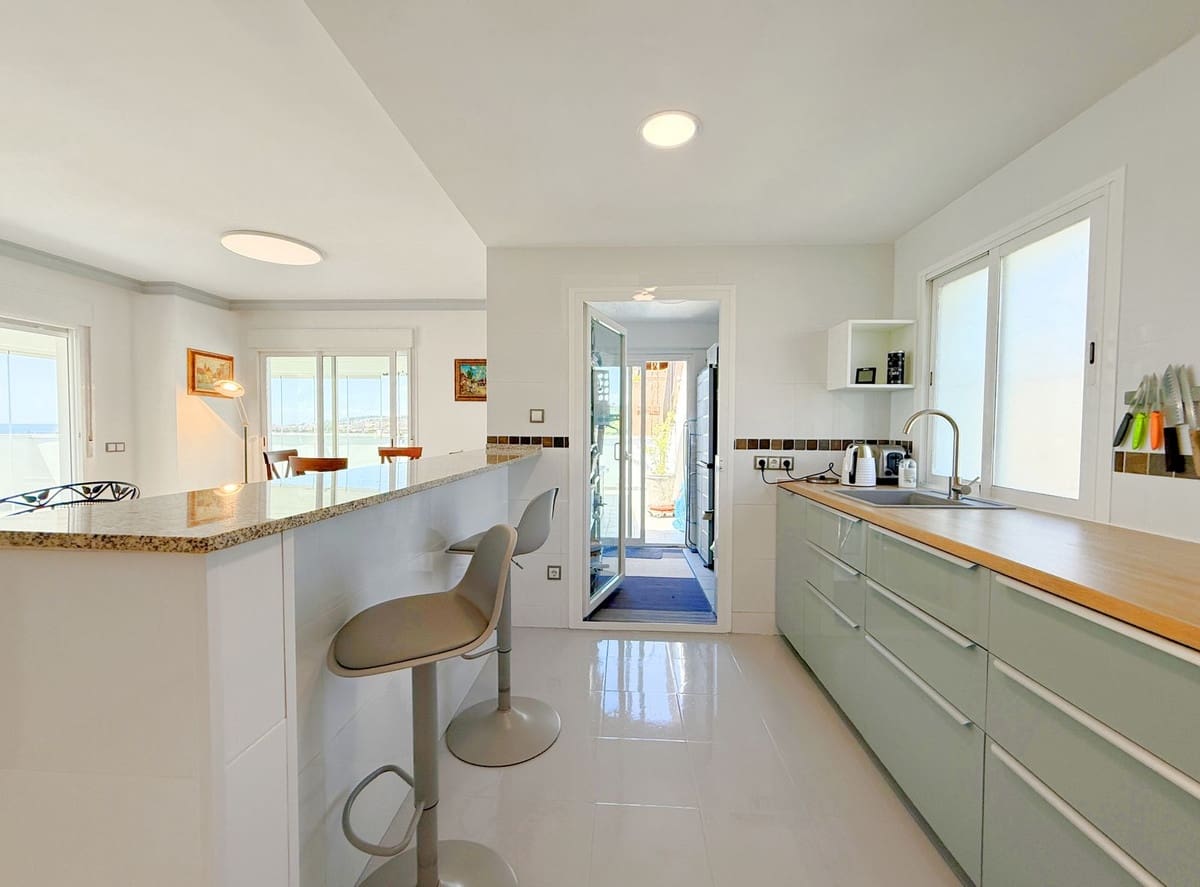 2 slaapkamer Penthouse te koop in Bahia de Casares - € 485.000 (Ref: 9363725)