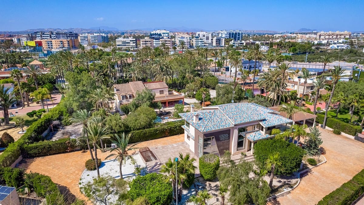 Chalet de 5 habitaciones en Elche / Elx en venta - 930.000 € (Ref: 9363726)